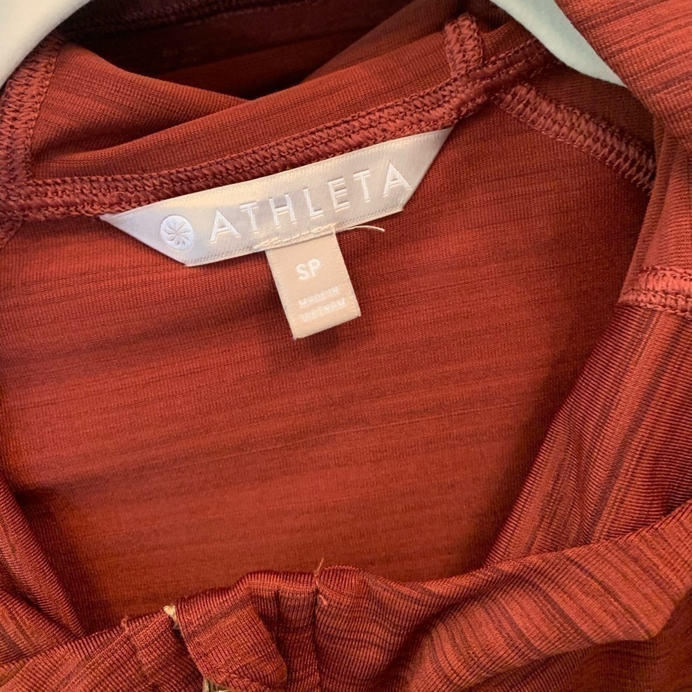 🖤ATHLETA lightweight jacket Gold Zipper trim with pockets and hood. Size SP. - Picture 4 of 7